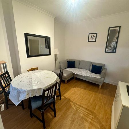 4 Bedroom House In Turnpike Lane/Wood Green London Exterior photo