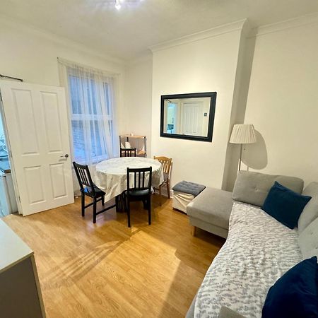 4 Bedroom House In Turnpike Lane/Wood Green London Exterior photo