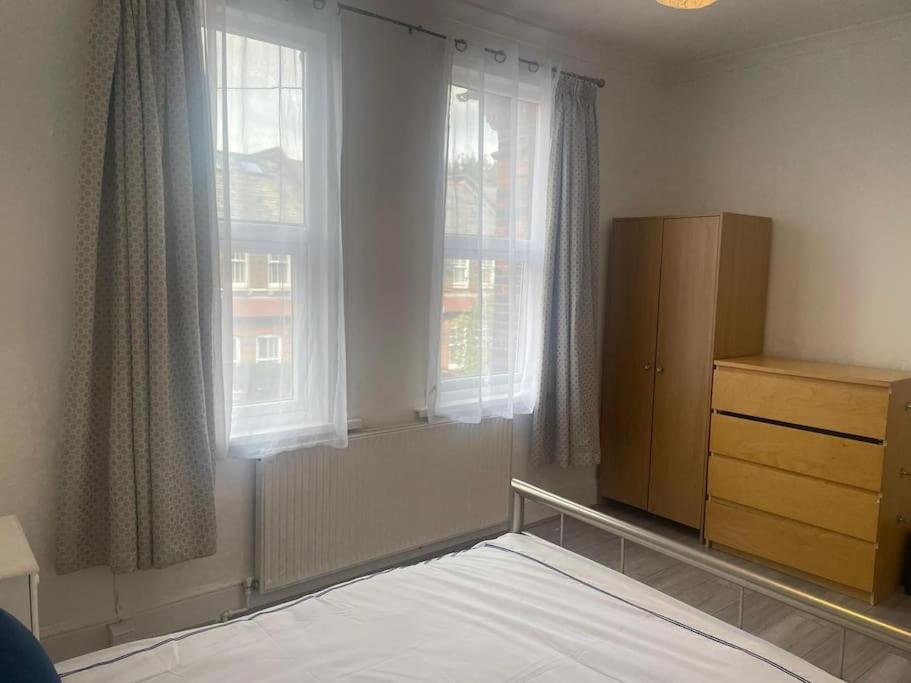 4 Bedroom House In Turnpike Lane/Wood Green London Exterior photo