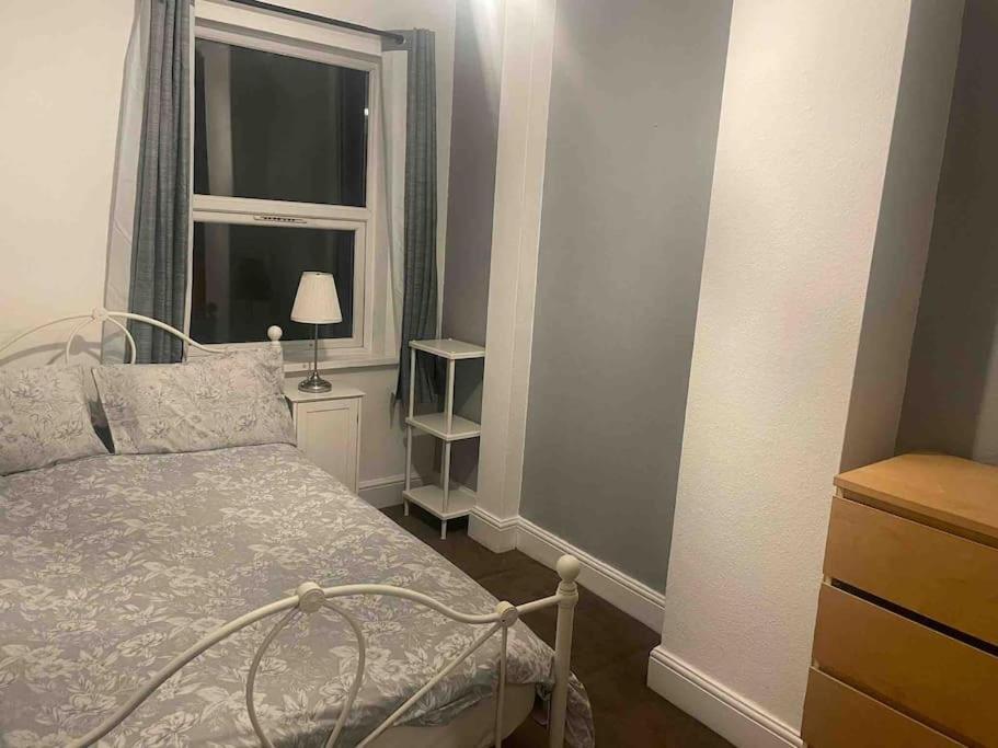 4 Bedroom House In Turnpike Lane/Wood Green London Exterior photo